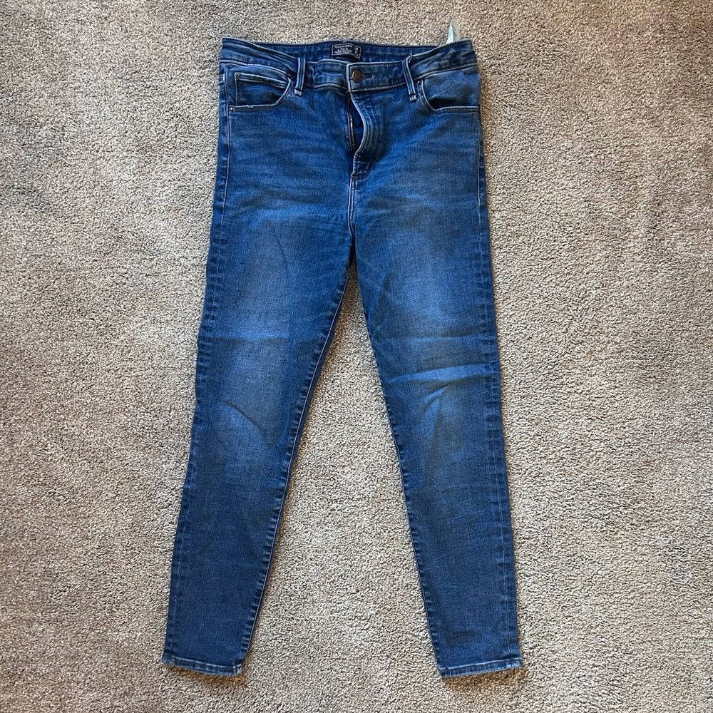 Abercrombie & Fitch High Rise Skinny Jean